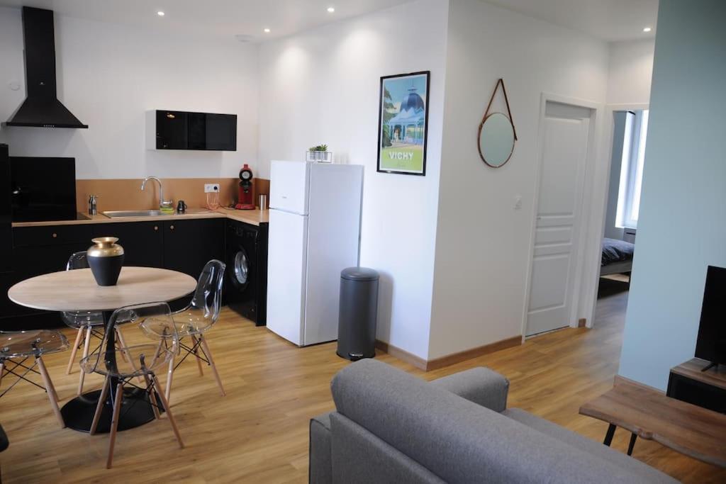 Cosy Saint Yorre Apartment Bagian luar foto
